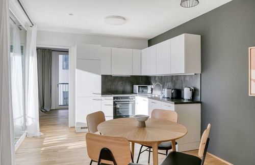 Vienna Apartamento | Modern Leopoldstadt 1BR w/ Rooftop & BBQ, near Metro U2, by Blueground