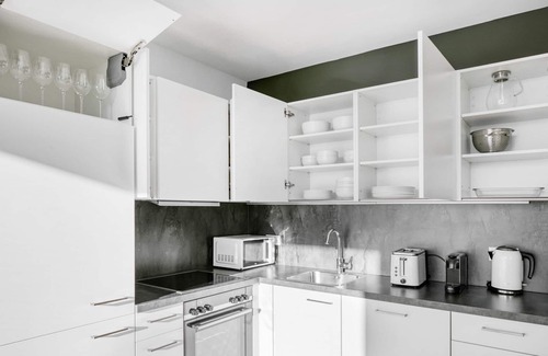 Vienna Apartamento | Modern Leopoldstadt 1BR w/ Rooftop & BBQ, near Metro U2, by Blueground