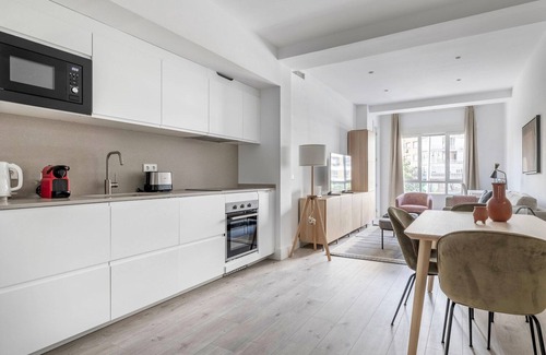 Lista Apartamento | Modern Lista 2BR w/ Doorman, nr El Retiro Park, by Blueground