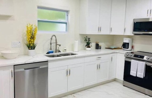 Riviera Bay Casa | Modern Living Heated Pool House