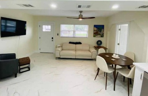 Riviera Bay Casa | Modern Living Heated Pool House