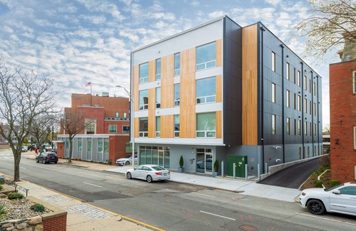 Wayland Apartamento | Modern Living in the Highly Regarded East Side