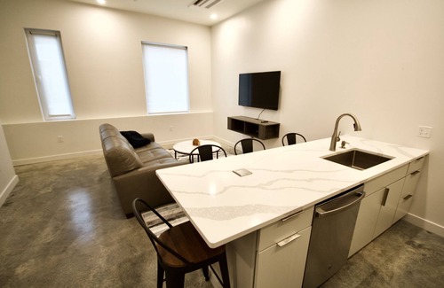 Wayland Apartamento | Modern Living in the Highly Regarded East Side