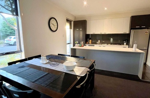 Maidstone Casa | Modern Living | Near Flemington Racecourse, Highpoint Shopping Centre & CBD