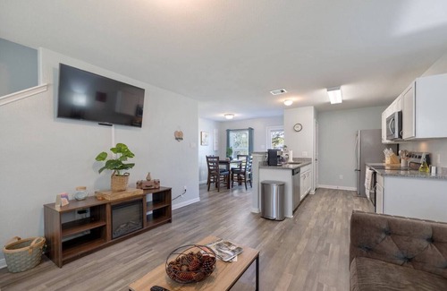Livingston Casa | Modern Livingston Home In Gated Lakeside Community