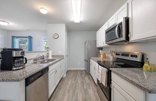 Livingston Casa | Modern Livingston Home In Gated Lakeside Community