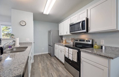 Livingston Casa | Modern Livingston Home In Gated Lakeside Community