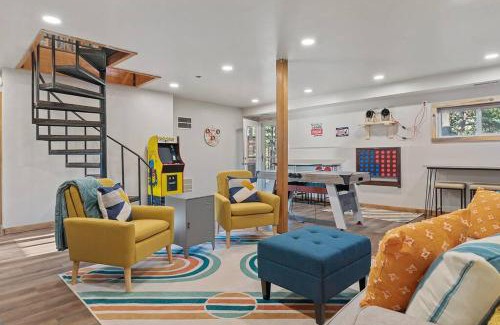 Custer Casa | Modern Lodge- BHBungalows Main