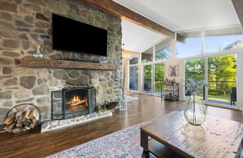 Cresco Casa | Modern Lodge on 6 acres - 15 mins to Camelback