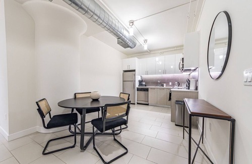 Historic Core Apartamento | Modern Loft | 1BR in Downtown LA with Rooftop!