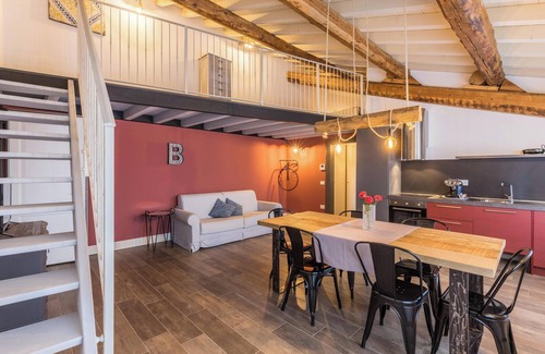 Desenzano del Garda Apartamento | Moderno apartamento tipo loft "Begonia" con Wi-Fi, jardín y piscina compartidos