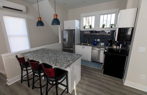 Belmont - Hillsboro Casa | Modern Loft in 12 South ~ Walk to Hot Spots