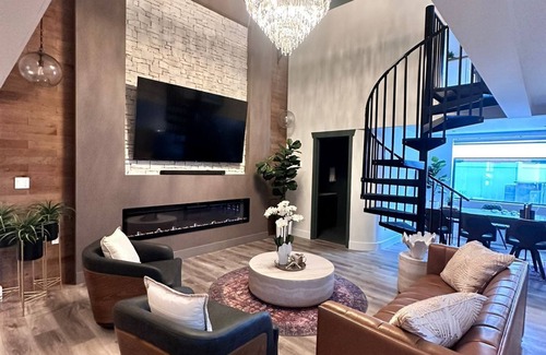 Parker Street Apartamento | Modern Loft in Downtown Lakeland