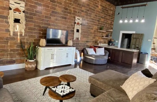 Webster Apartamento | Modern Loft in Historic Building on Main Street.