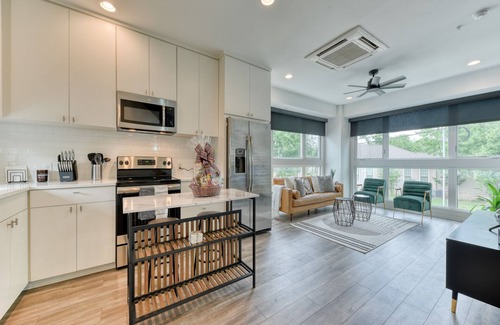 Mahncke Park Casa | Modern Loft...Perfect location!