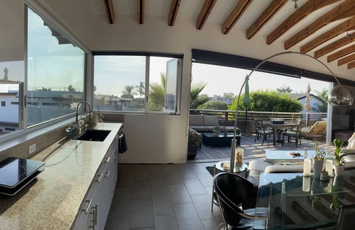 La Jolla Mesa Casa | Modern Loft Style Living in North Pacific Beach close to Ocean