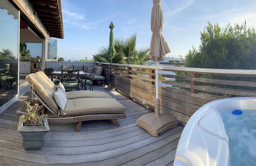 La Jolla Mesa Casa | Modern Loft Style Living in North Pacific Beach close to Ocean