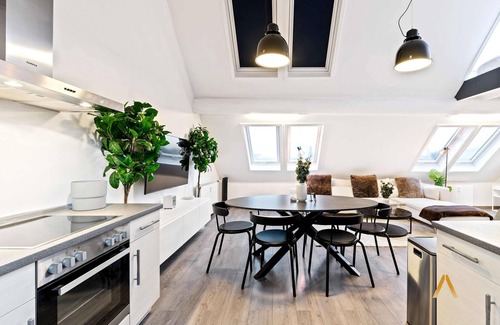 Ville Haute Apartamento | Modern Loft w/ Washer, Smart TV & Near Attractions