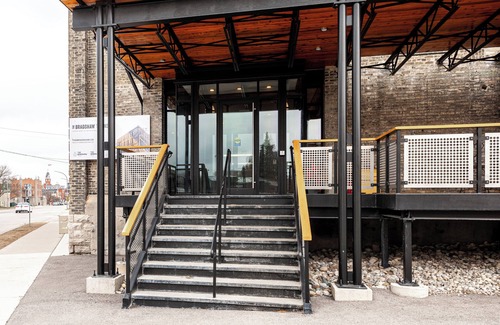 Stratford Condominio | Modern loft with rustic character steps to downtown Stratford