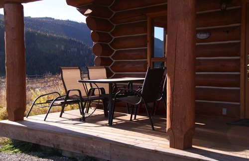 Cherryville Cabina | cabaña de madera moderna en la naturaleza virgen en un lago privado