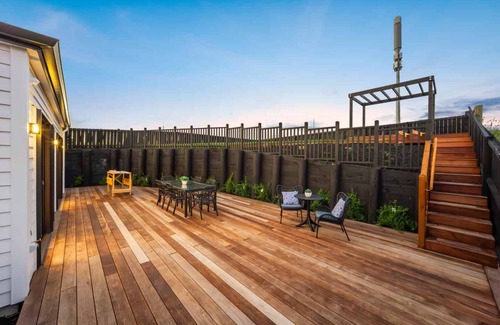 Long Bay Casa | Modern Long Bay comfort near beach and cafes.