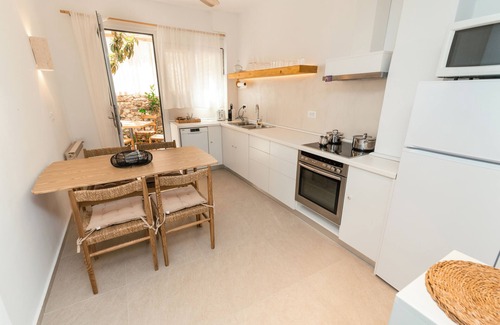 Kos Apartamento | Modern LuxArt Apt 5' from Kos DΤ & beach. Ideal for couples.