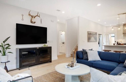 East MLK Casa | Modern, Luxe Home | Hot Tub
