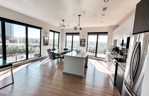 Home Park Apartamento | Modern luxe Penthouse in Downtown Atlanta