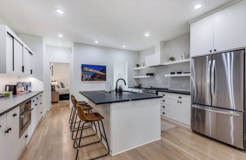 Fort Worth Cultural District Casa | Modern Luxe Retreat w/Patio, walk to Dickies, close to Will Rogers and TCU
