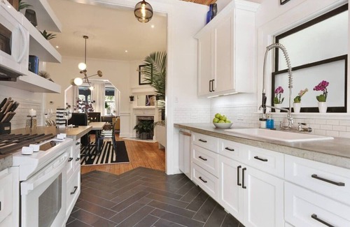 Dixon Park Casa | Modern Luxe Sophistication, Near Forsyth