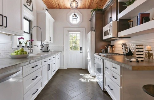 Dixon Park Casa | Modern Luxe Sophistication, Near Forsyth
