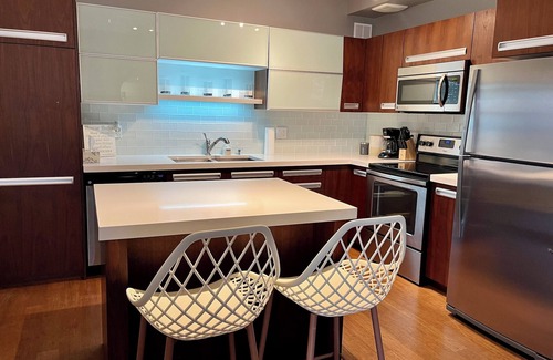 Saskatoon Condominio | Modern Luxurious 2 BR Condo + Pool + Hot Tub + Games Room + Gym