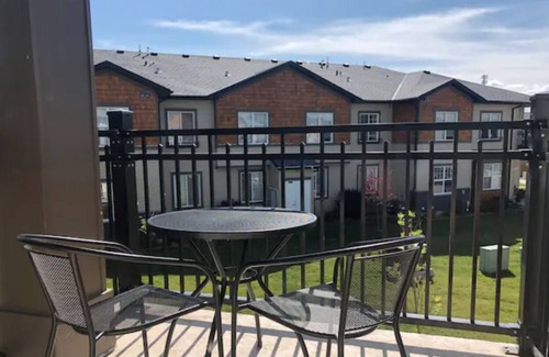 Saskatoon Condominio | Modern Luxurious 2 BR Condo + Pool + Hot Tub + Games Room + Gym