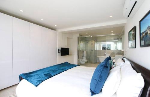 Bantry Bay Apartamento | Modern & Luxurious Seaside Apartment