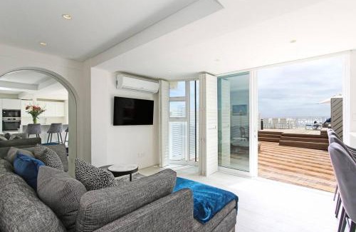 Bantry Bay Apartamento | Modern & Luxurious Seaside Apartment