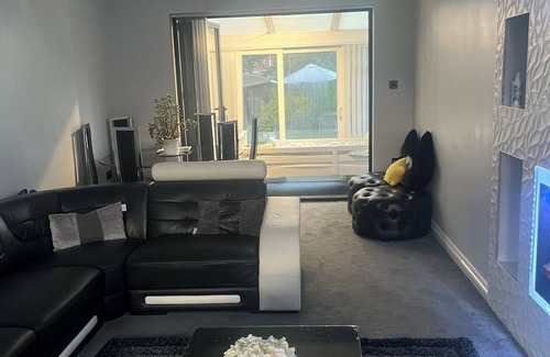Luton Casa | Modern Luxurious Town House in Luton