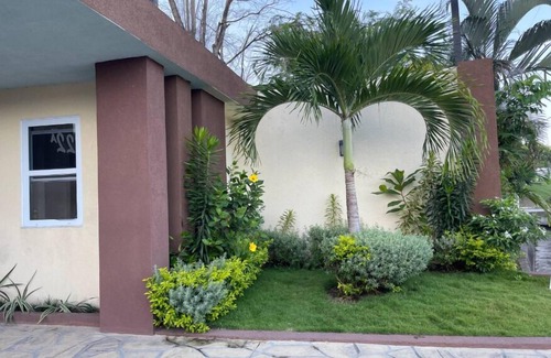 Barbican Apartamento | Modern Luxury 1BR Condo in Kingston