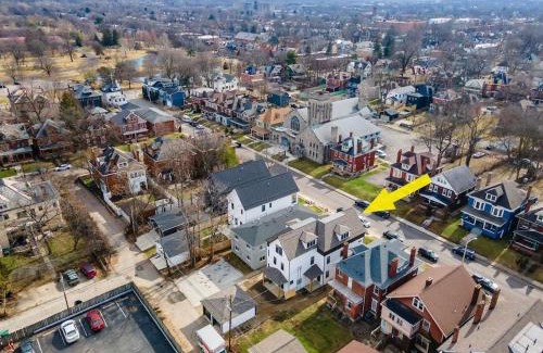 Near East Columbus Casa | Modern Luxury 4BR 3 5BA Oasis in Historic Old Town East PD