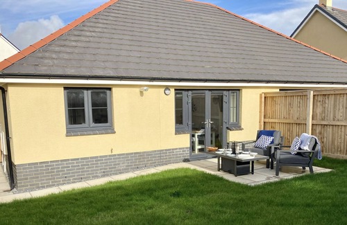 Sageston Casa | Modern, luxury bungalow, private garden in a quiet village, 5 miles to the beach