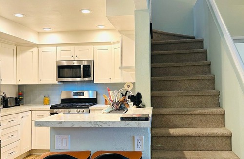 Carmel Valley Condominio | Modern Luxury Condo close to beach & more