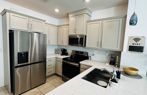Natomas Creek Condominio | Modern Luxury Condo in North Natomas