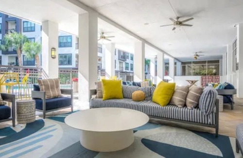 Houston Apartamento | Modern Luxury Downtown Houston Condo -Stylish Stay in the Heart of the City