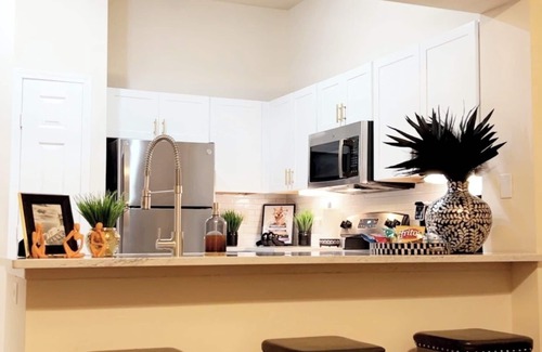 Braeburn Apartamento | Modern Luxury Downtown Houston Condo -Stylish Stay in the Heart of the City