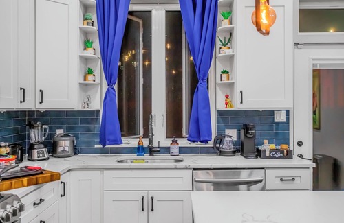 Brewerytown Casa | Modern Luxury Escape w/Movie Screen & Backyard Fun