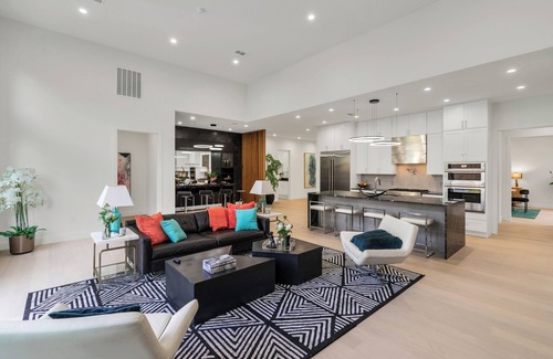 Northwest Dallas Casa | Modern Luxury Family Retreat - Relax, Induldge and Enjoy the City with Style