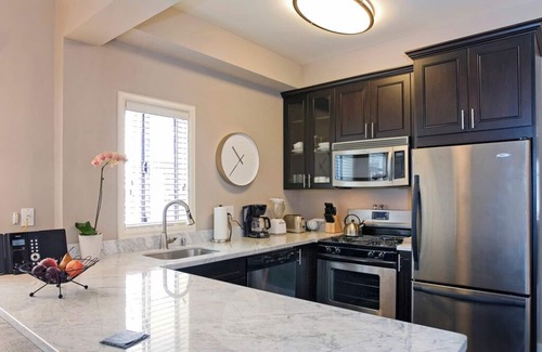 Chinatown Apartamento | Modern Luxury Furnished 2BR, #8 Nob Hill