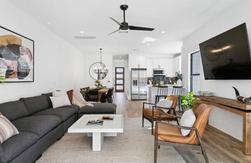 East MLK Casa | Modern Luxury Homes | Private Pool