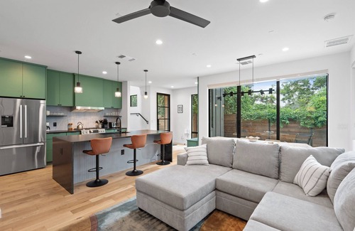 Govalle Casa | Modern Luxury in the Heart of Austin – 3BR/2.5BA with Huge Balcony