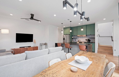 Govalle Casa | Modern Luxury in the Heart of Austin – 3BR/2.5BA with Huge Balcony