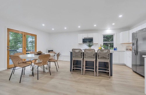 Blakeslee Casa | Modern Luxury Lakehouse with Private Lakefront View
